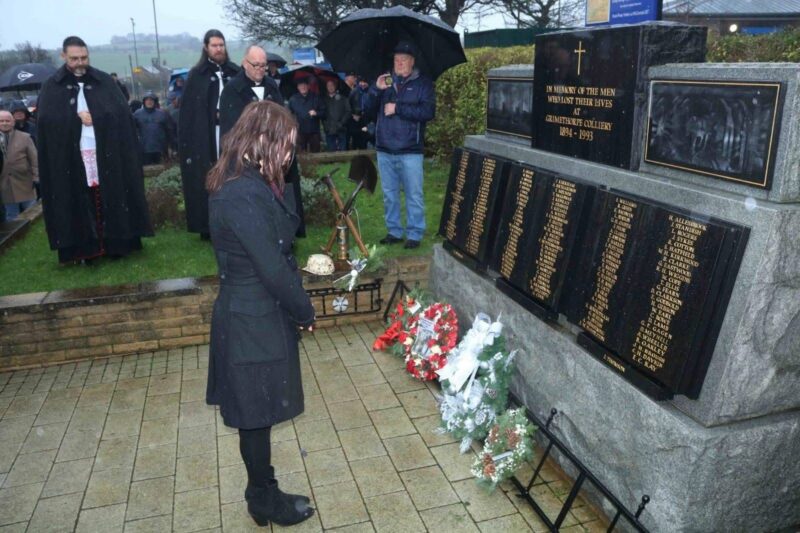 Stephanie Peacock MP laying a wreath at the Grimethorpe Miners