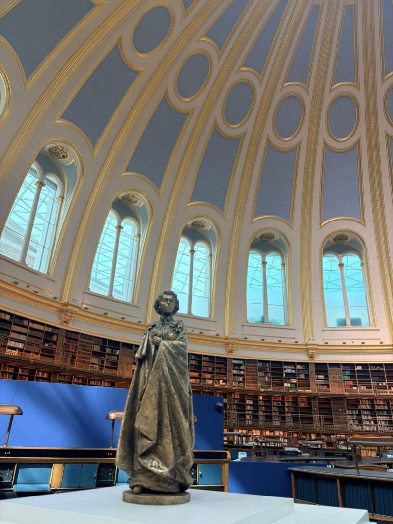 Image of the statue of Queen Elizabeth II recommended by the Memorial Committee at the British Museum